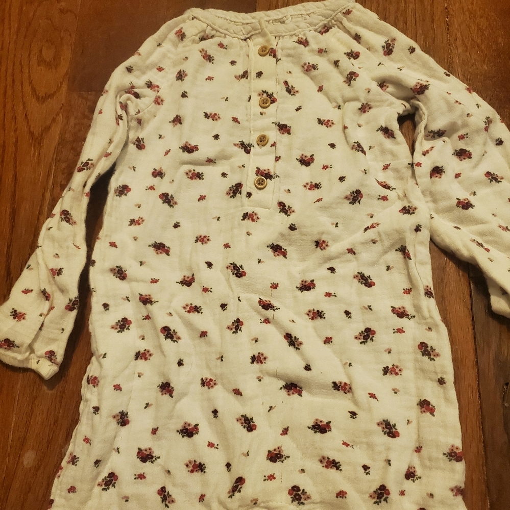 Carter's Little Planet organic one piece outfit. 24M. EUC.